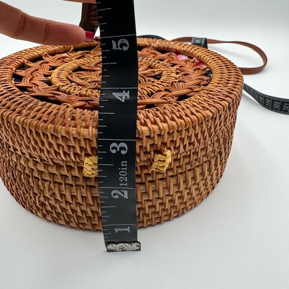 Brown Woven Crossbody Bag with Intricate Design NWOT - Picture 9 of 10